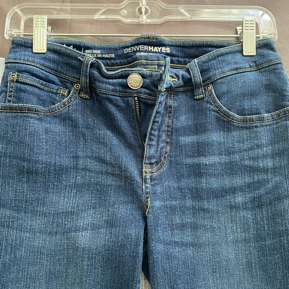 Denver Hayes Mia mid rise, blue jeans. Ankle straight leg. Size 6 - Picture 4 of 6